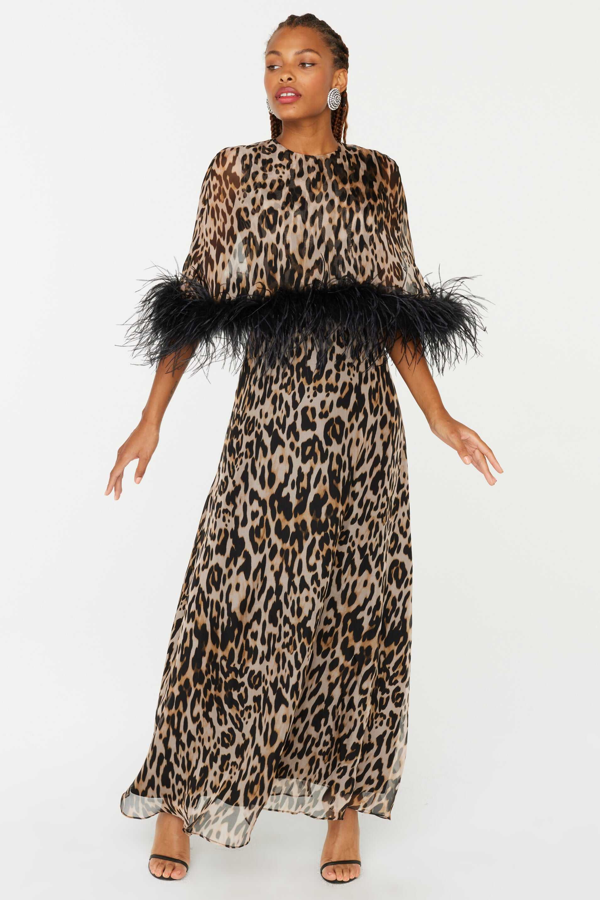 Cecilia Caped Dress w. Feathers