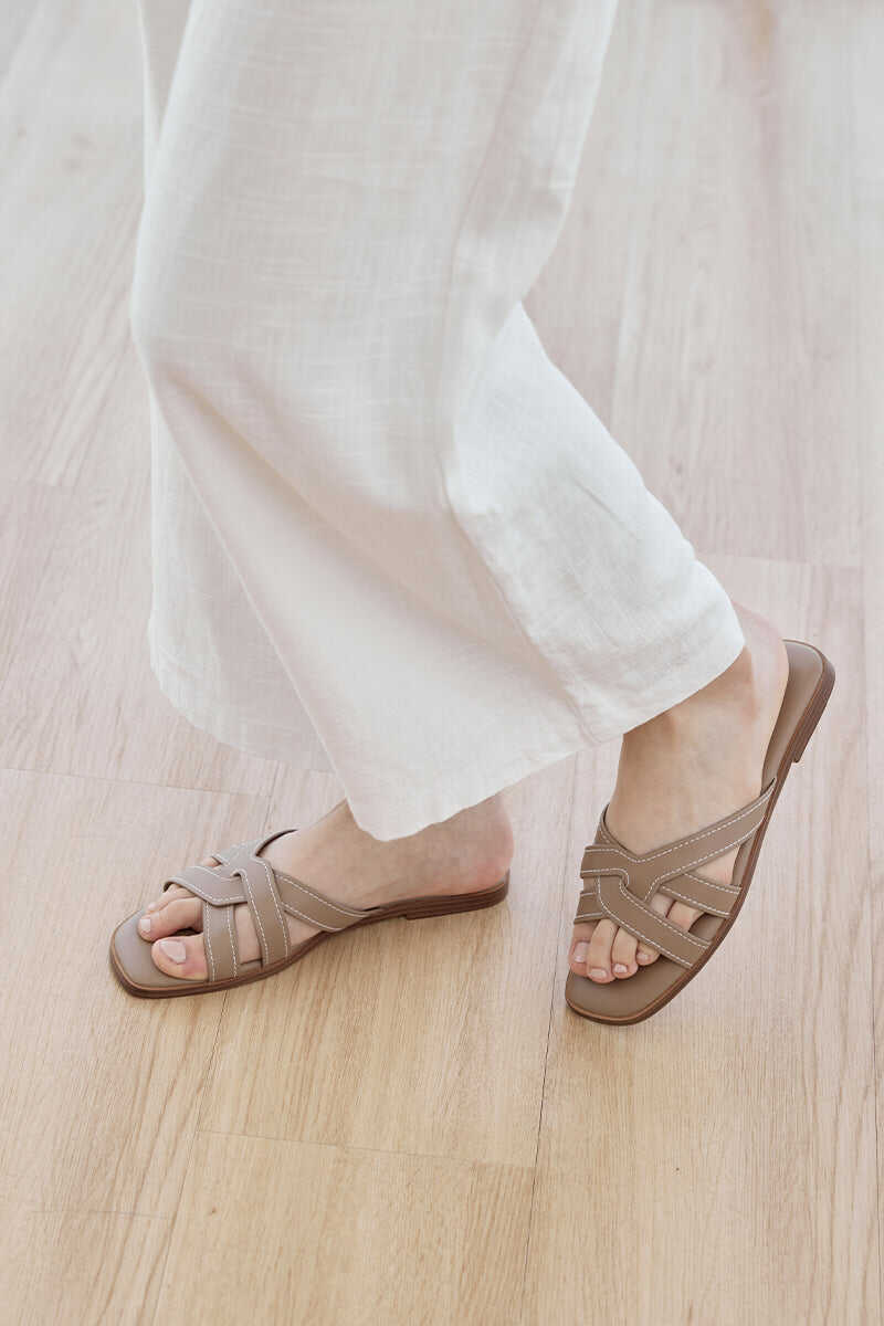 Interlocking Cloud Sliders in Taupe