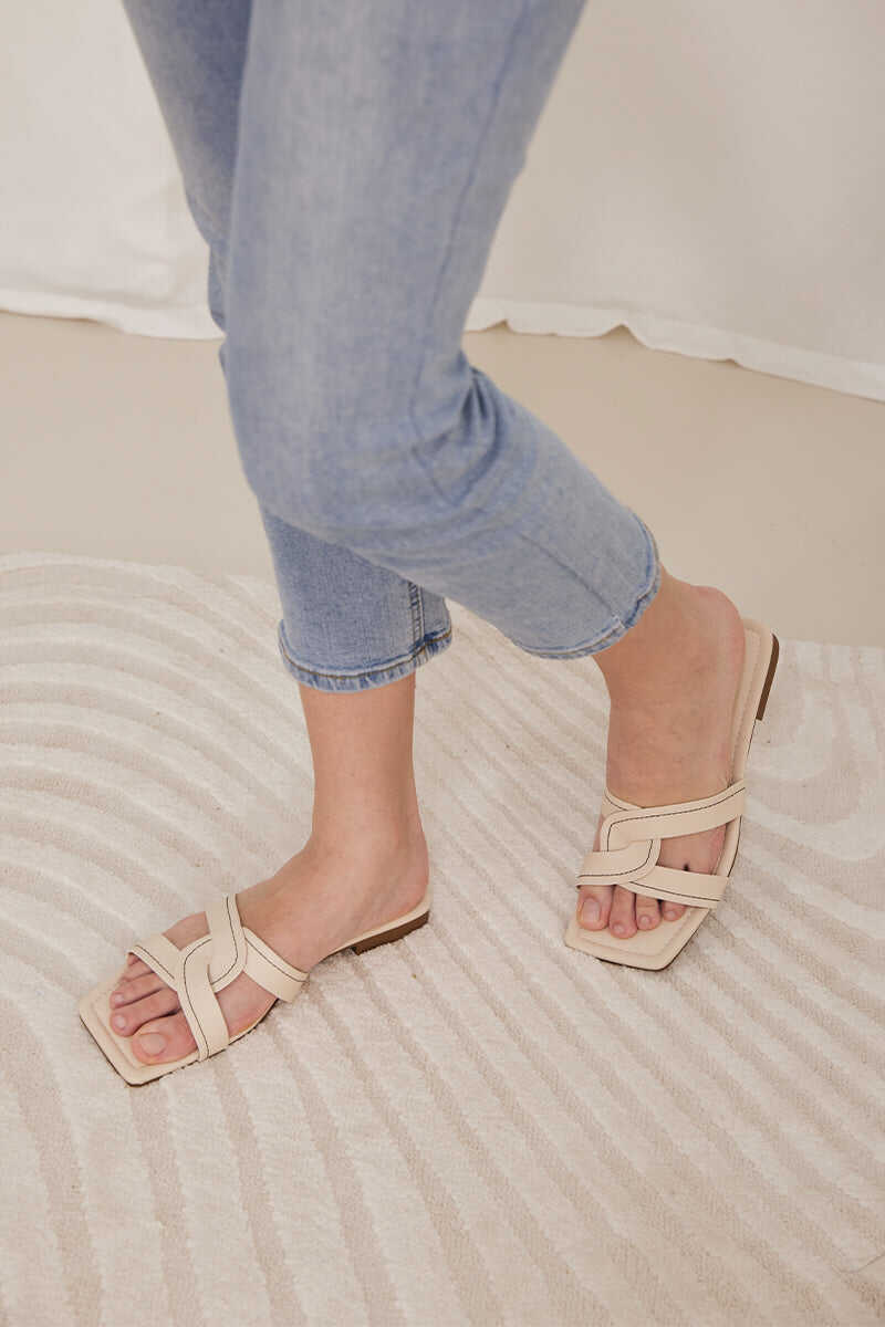 Cream Contrast Stitching Slippers