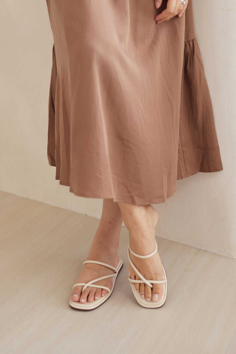 Strappy Sliders in Warm Cream