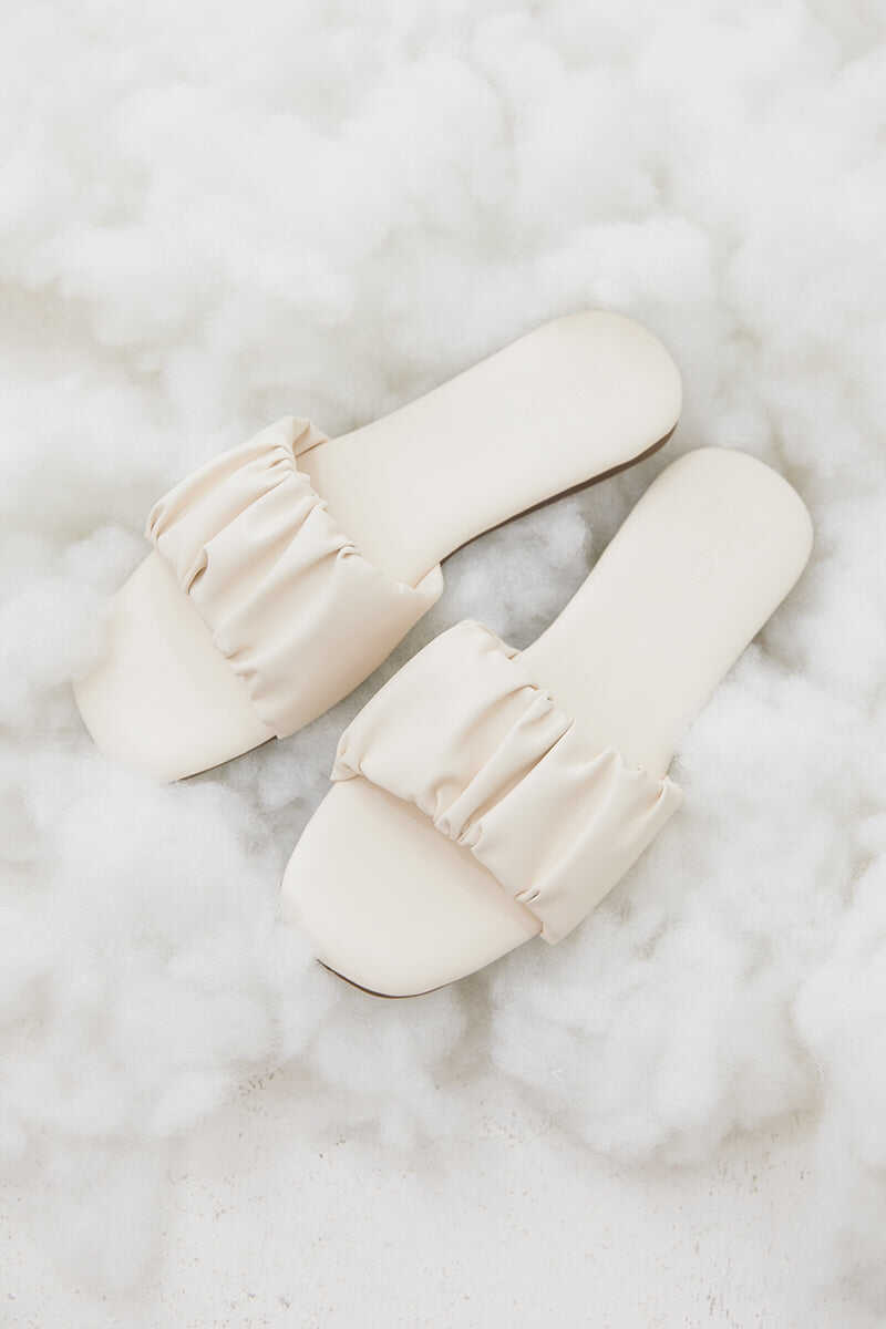 Willow Cloud Sliders in Cream