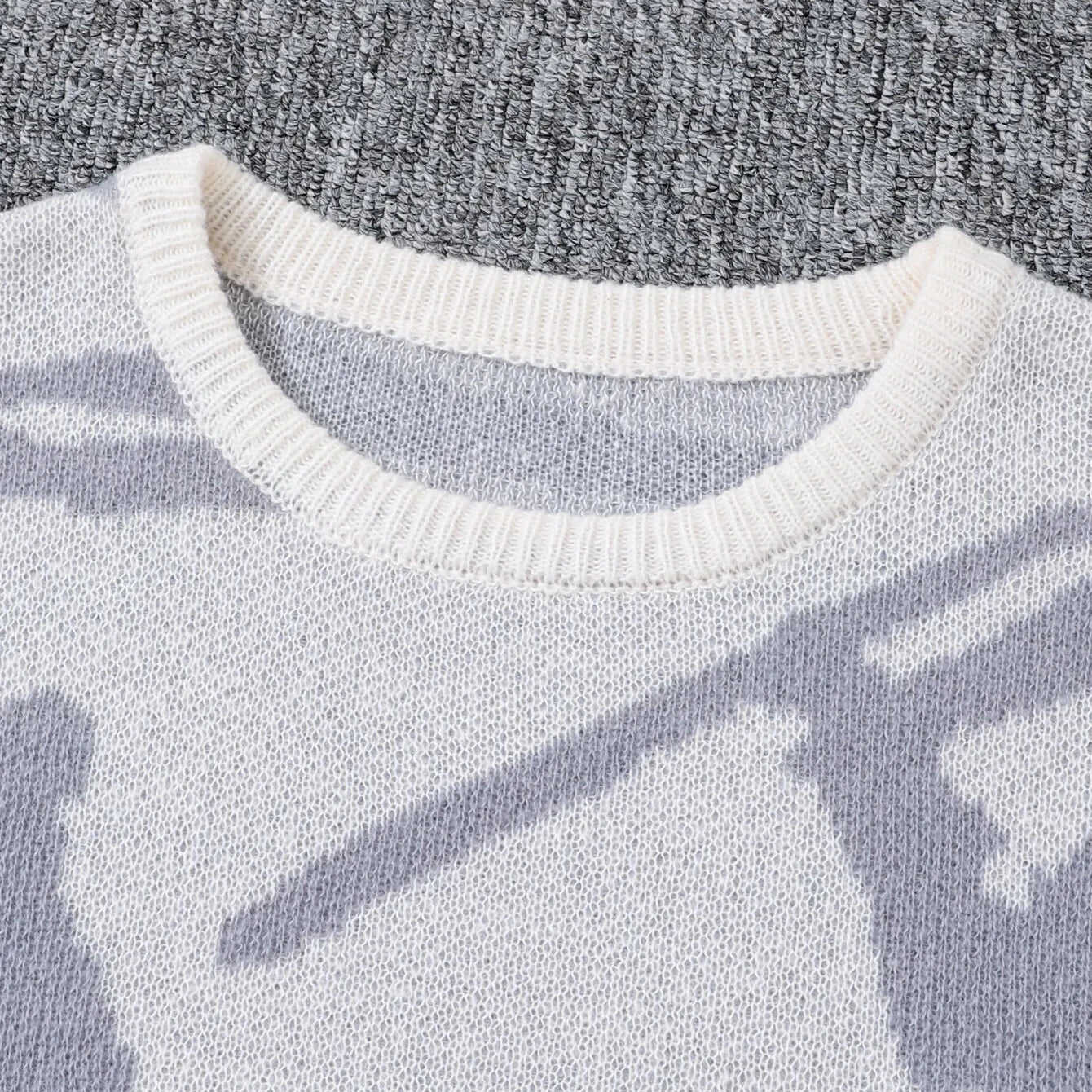 GRAFFITI PATTERN KNITTED SWEATER