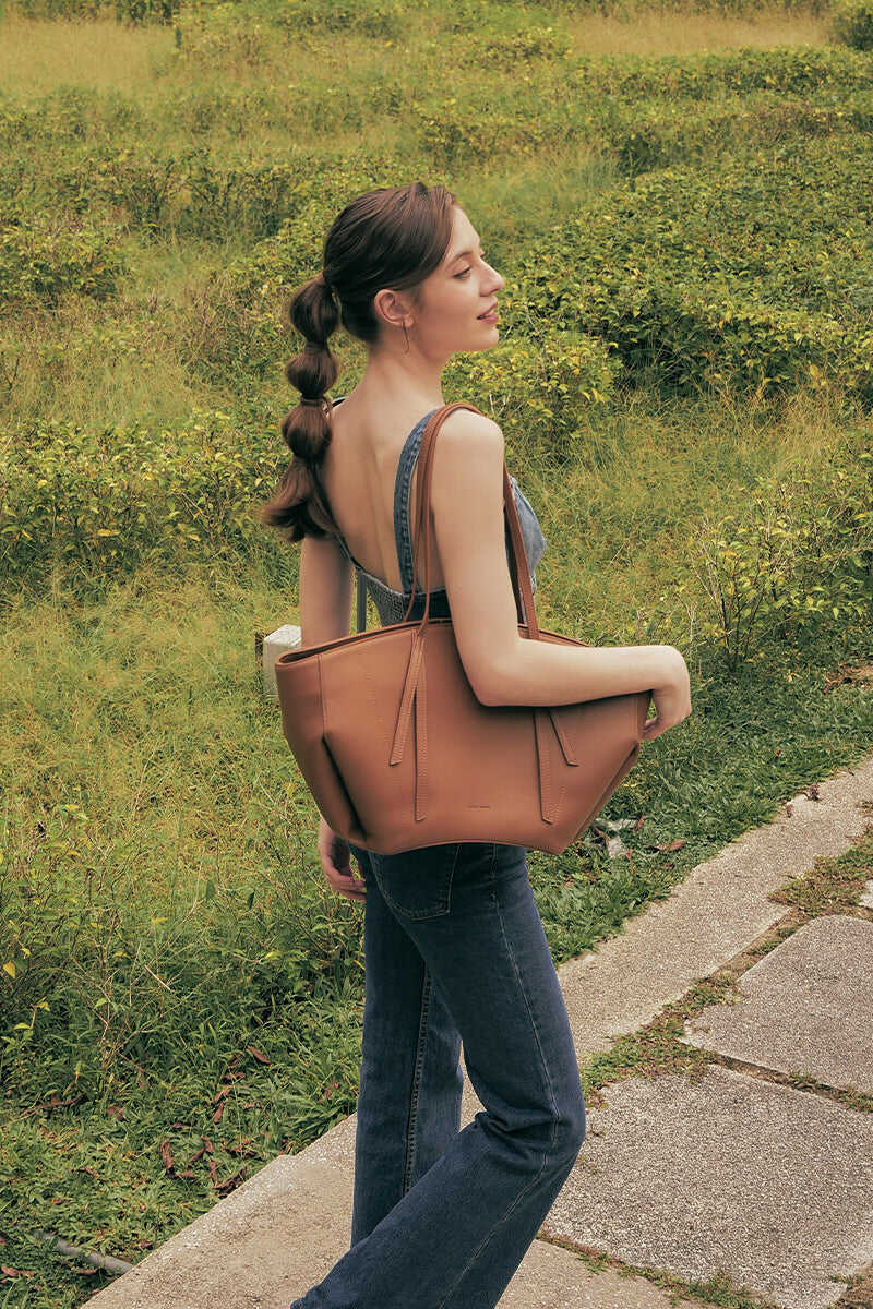 London Tote Bag in Camel