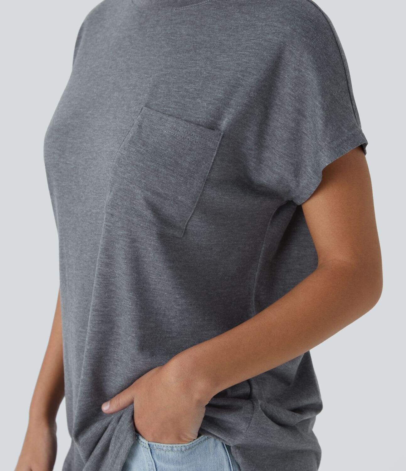 Round Neck Chest Pocket Split Hem Relax Casual T-Shirt