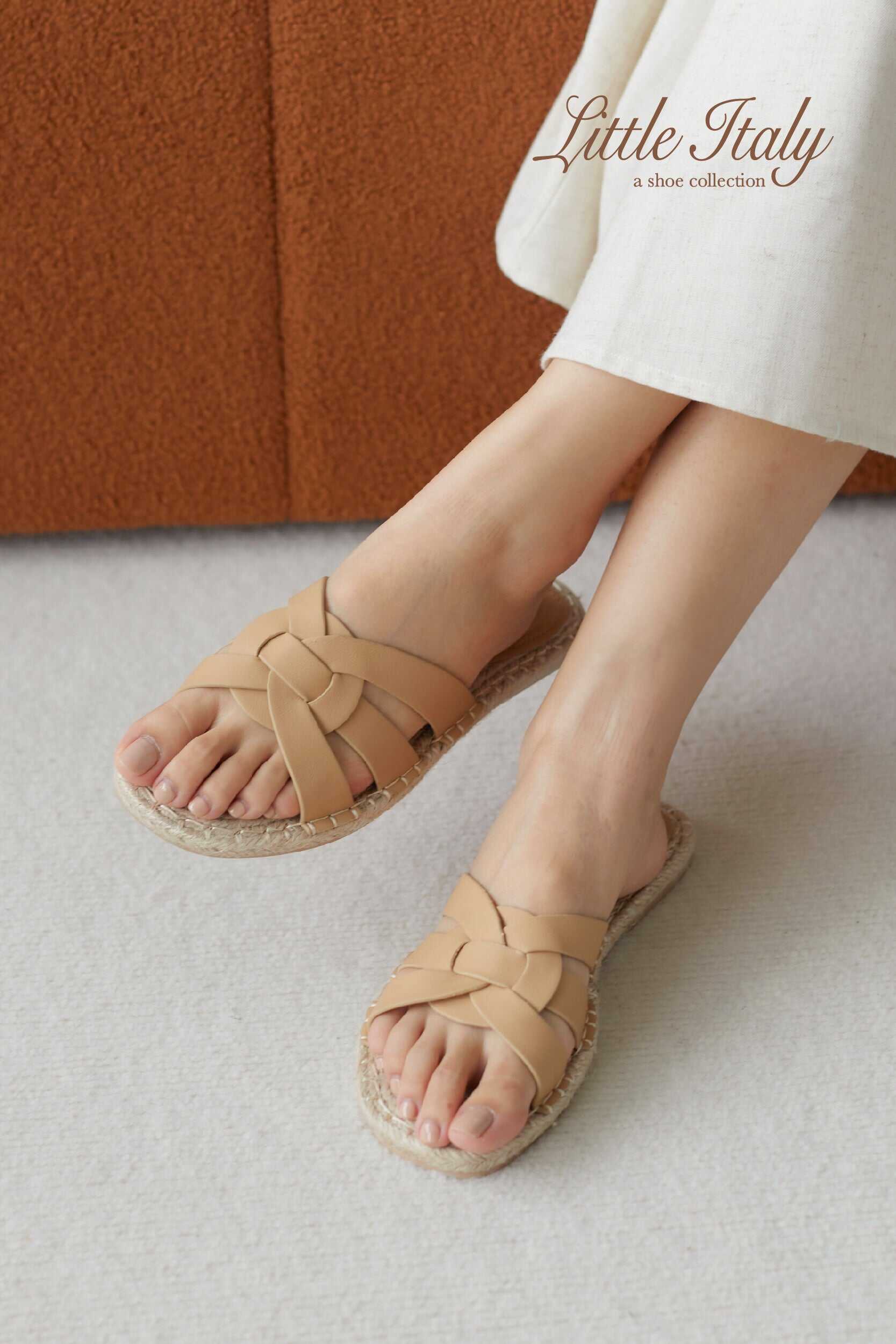 Interlocking Espadrilles Sliders in Nude